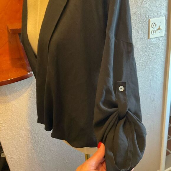 About A Girl Womens Collared Plunging Neck Roll Tab Sleeve Blouse Black Small - Picture 6 of 8